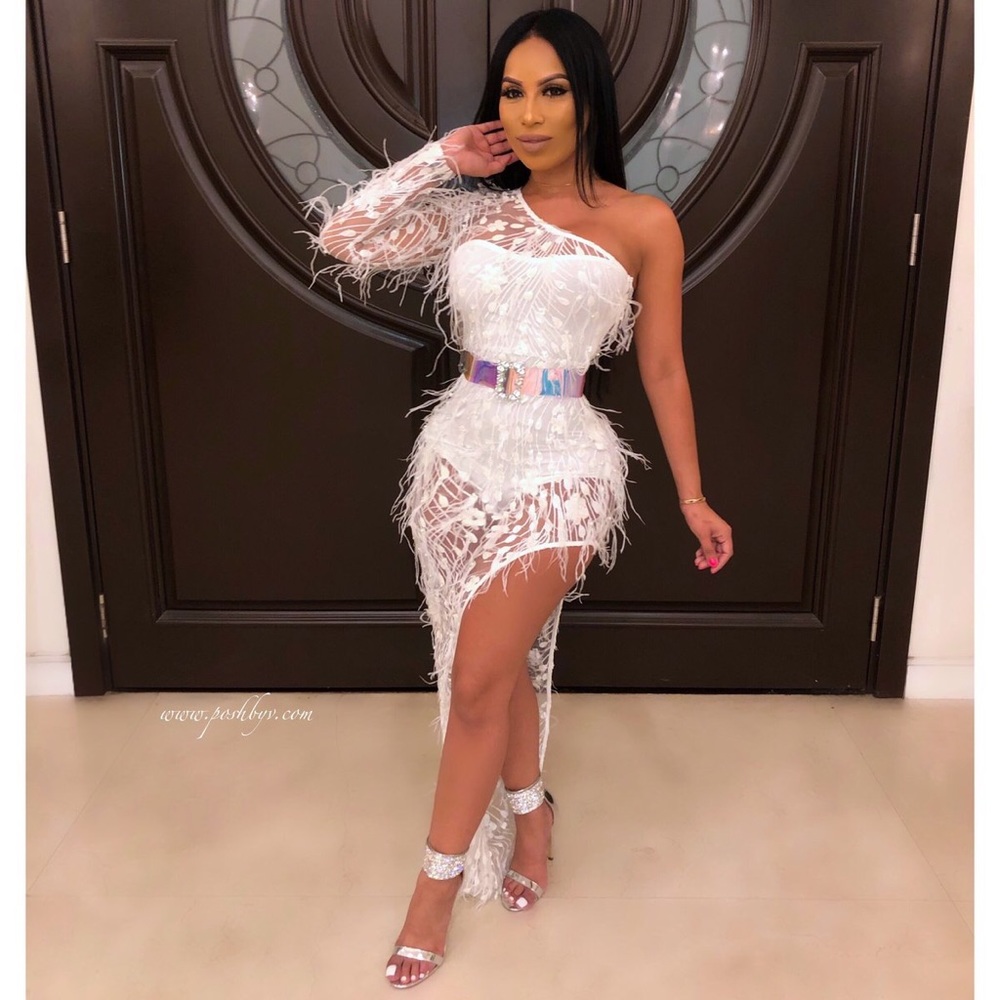 🚨White Sequin Gown🚨